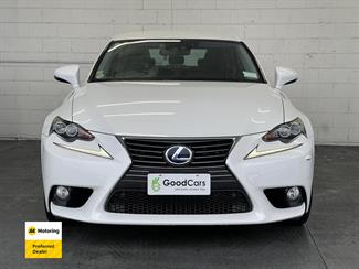 2013 Lexus IS 300h - Thumbnail