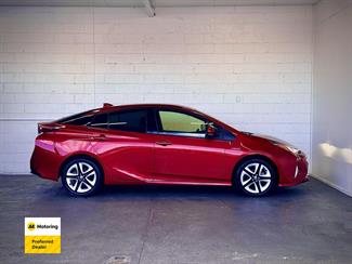 2016 Toyota PRIUS - Thumbnail