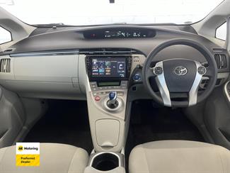 2014 Toyota PRIUS - Thumbnail