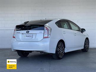 2014 Toyota PRIUS - Thumbnail