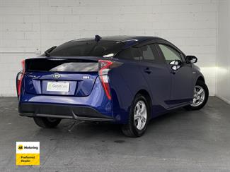 2016 Toyota PRIUS - Thumbnail