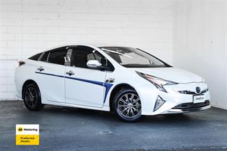 2017 Toyota PRIUS - Thumbnail