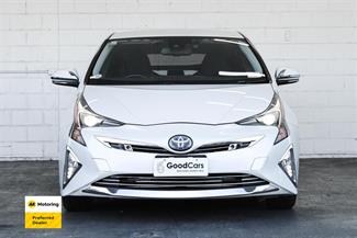 2017 Toyota PRIUS - Thumbnail