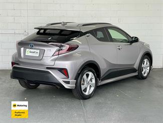 2017 Toyota C-HR - Thumbnail